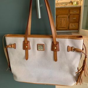 Excellent condition Dooney & Bourke large bag